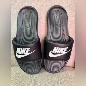 NIKE Women Victori One Slide Black White CN9677 005 - Women 8  Worn Once